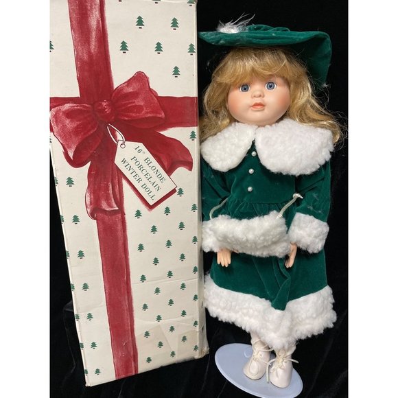 Two Porcelain Winter Dolls blonde in Green and brunette in Red 16” EUC - Picture 3 of 16